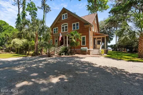 121 Alston Rd, Beaufort, SC 29907