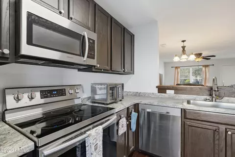 Kitchen - 333 Campus Ln, Bluffton, SC 29909 photo 2 of 3