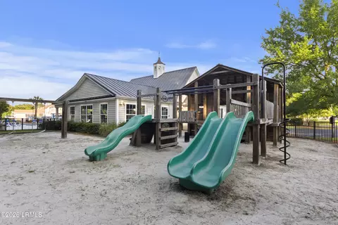 Exterior - 333 Campus Ln, Bluffton, SC 29909 photo 7 of 8