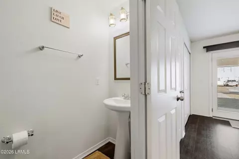 Entry Way - 333 Campus Ln, Bluffton, SC 29909 photo 2 of 4