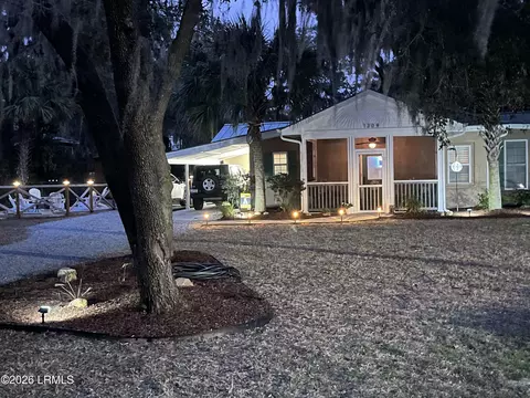 1309 Newcastle St, Beaufort, SC 29902