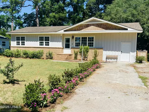 905 Belleview Cir W, Beaufort, SC 29902