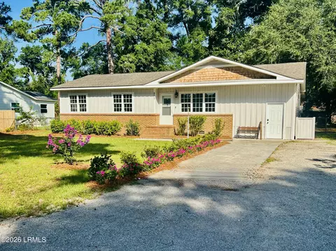 905 Belleview Cir W, Beaufort, SC 29902