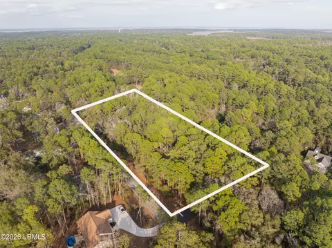 106 Gator Ln, Lady's Island, SC 29907