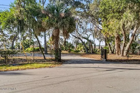 2001 Berkeley Cir, Port Royal, SC 29935