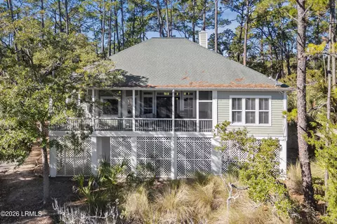 30 Lakeview Ln, Saint Helena Island, SC 29920