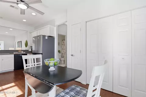 Dining - 41 Pineapple Dr, Bluffton, SC 29909 photo 2 of 3