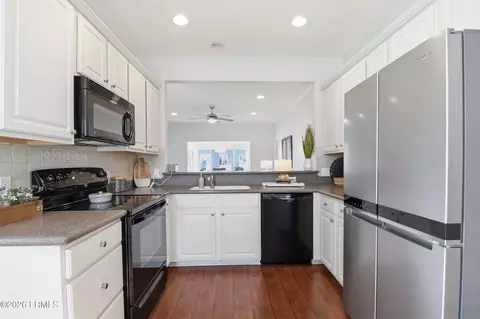 Kitchen - 41 Pineapple Dr, Bluffton, SC 29909 photo 2 of 4