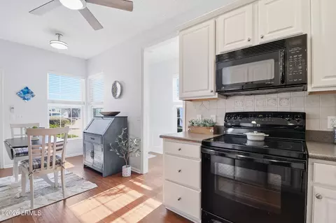 Kitchen - 41 Pineapple Dr, Bluffton, SC 29909 photo 4 of 4