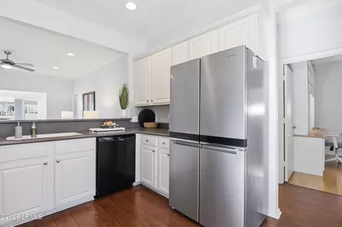 Kitchen - 41 Pineapple Dr, Bluffton, SC 29909 photo 3 of 4