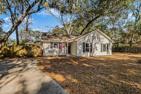 8 Factory Creek Rd, Beaufort, SC 29907