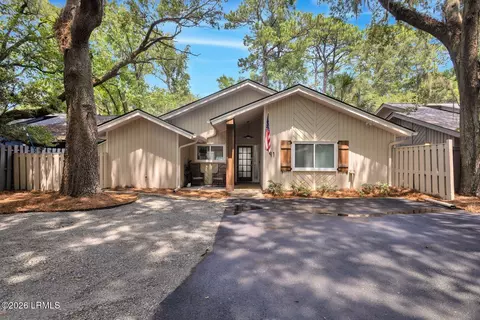 11 Pender Ln, Hilton Head Island, SC 29928