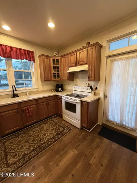 Kitchen - 603 Lightsey St Ext, Hampton, SC 29924 photo 2 of 3