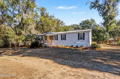 15 Finch Rd, Saint Helena Island, SC 29920