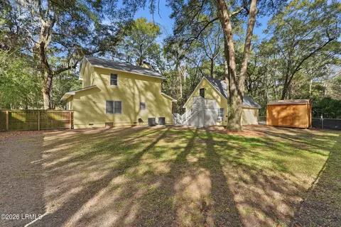 8 Meredith Ln, Beaufort, SC 29907