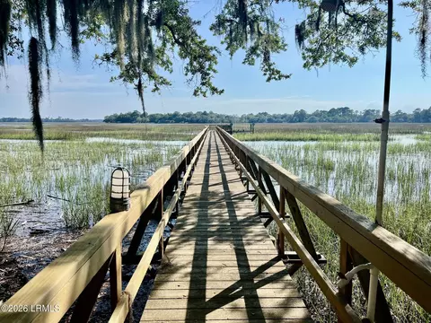 16 Riverview Dr, Beaufort, SC 29907