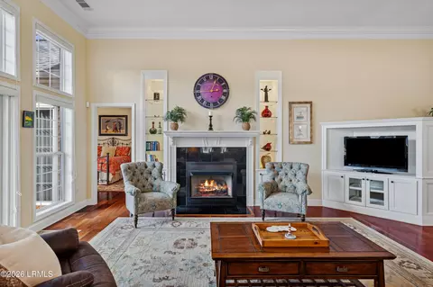 Living - 136 Pinecrest Dr, Bluffton, SC 29910 photo 4 of 5