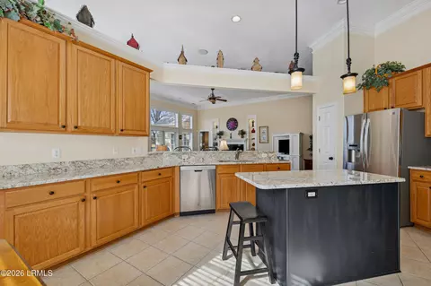 Kitchen - 136 Pinecrest Dr, Bluffton, SC 29910 photo 3 of 4