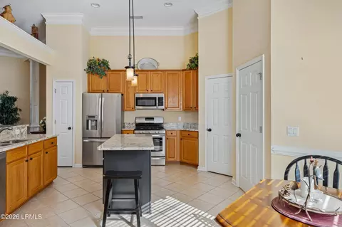 Kitchen - 136 Pinecrest Dr, Bluffton, SC 29910 photo 2 of 4