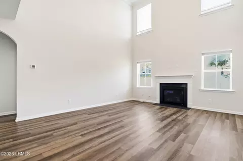 Living - 10 Benton Cir, Bluffton, SC 29910 photo 6 of 7