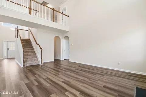 Living - 10 Benton Cir, Bluffton, SC 29910 photo 3 of 7