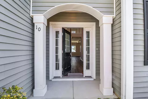 Exterior - 10 Benton Cir, Bluffton, SC 29910 photo 4 of 13