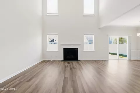 Living - 10 Benton Cir, Bluffton, SC 29910 photo 7 of 7