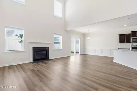 Living - 10 Benton Cir, Bluffton, SC 29910 photo 5 of 7