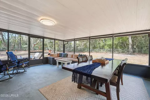 7 Woodbine Dr, Beaufort, SC 29907