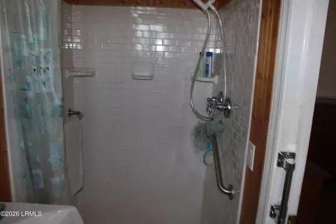 Bath - 603 4th St W, Hampton, SC 29924 photo 1 of 2