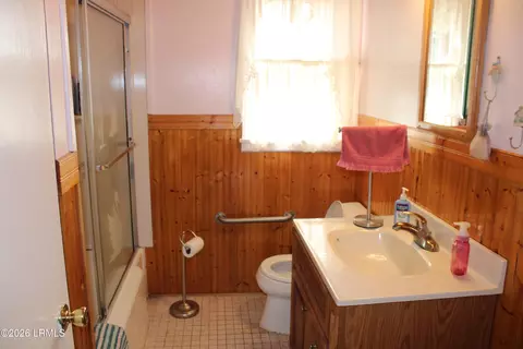 Bath - 603 4th St W, Hampton, SC 29924 photo 2 of 2