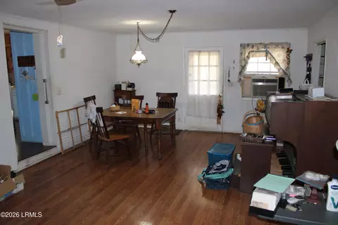 Dining - 603 4th St W, Hampton, SC 29924 photo 2 of 2