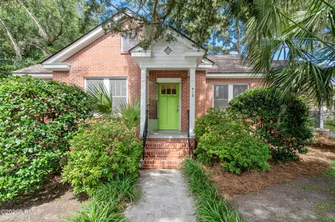 513 Ribaut Rd, Beaufort, SC 29902
