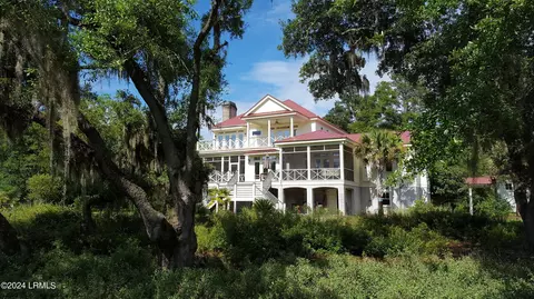 1 Bennett Point Dr #A, Beaufort, SC 29907