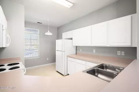 Kitchen - 81 3rd Ave, Bluffton, SC 29910 photo 4 of 5