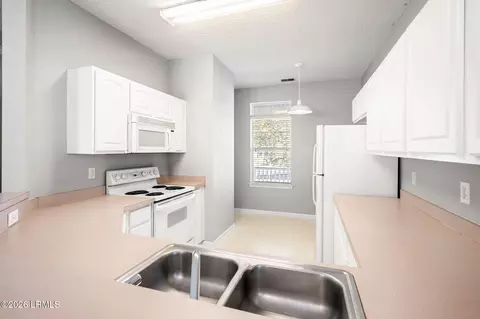Kitchen - 81 3rd Ave, Bluffton, SC 29910 photo 5 of 5