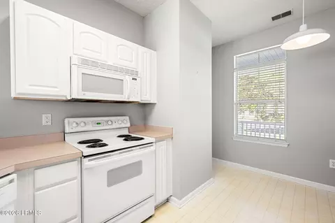 Kitchen - 81 3rd Ave, Bluffton, SC 29910 photo 3 of 5