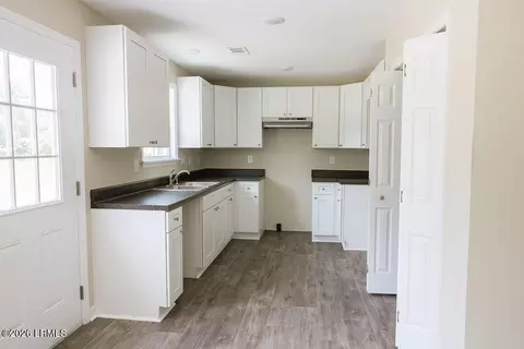 Kitchen - 310 Kathy Ave, Hampton, SC 29924 photo 1 of 2