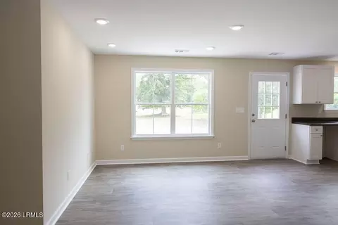 Living - 310 Kathy Ave, Hampton, SC 29924 photo 2 of 3