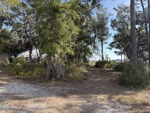 1 Shallow Run Ln, Beaufort, SC 29907