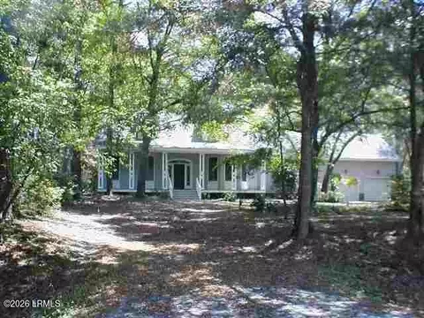 110 Wade Hampton Dr, Beaufort, SC 29907