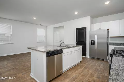 Kitchen - 77 Cedar View Cir, Bluffton, SC 29909 photo 3 of 3