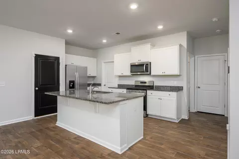 Kitchen - 77 Cedar View Cir, Bluffton, SC 29909 photo 1 of 3