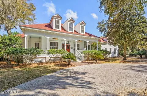2 Ridge Rd, Beaufort, SC 29907