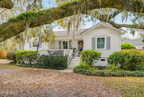 2100 Pigeon Point Rd, Beaufort, SC 29902
