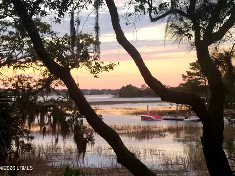 64 Crosstree Dr N, Hilton Head Island, SC 29926