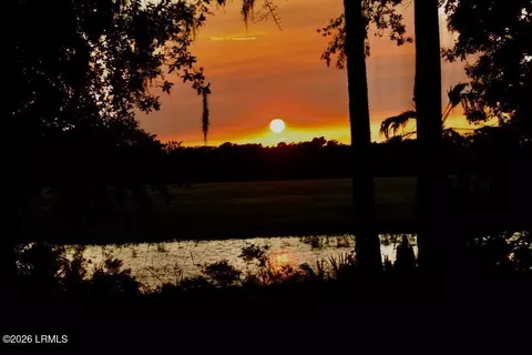 50 Long Point Dr, Beaufort, SC 29907