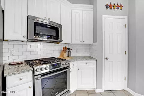 Kitchen - 169 Pinecrest Dr, Bluffton, SC 29910 photo 5 of 5