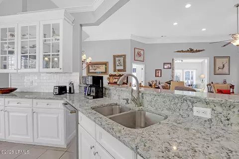 Kitchen - 169 Pinecrest Dr, Bluffton, SC 29910 photo 4 of 5
