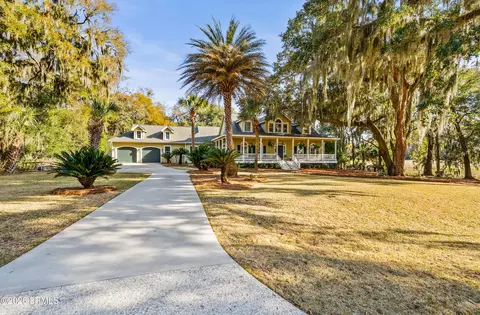 81 Dolphin Point Dr, Beaufort, SC 29907